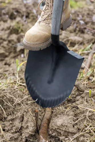 Strend Pro prémium RedShark, hegyes ásó, D fogantyúval, fa nyéllel, 1150 mm